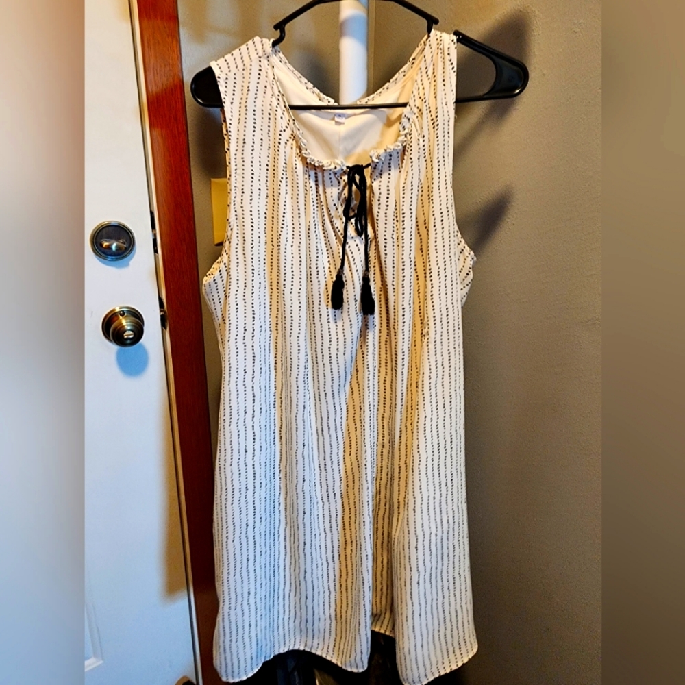 DR2 Black and White Sleeveless Dress